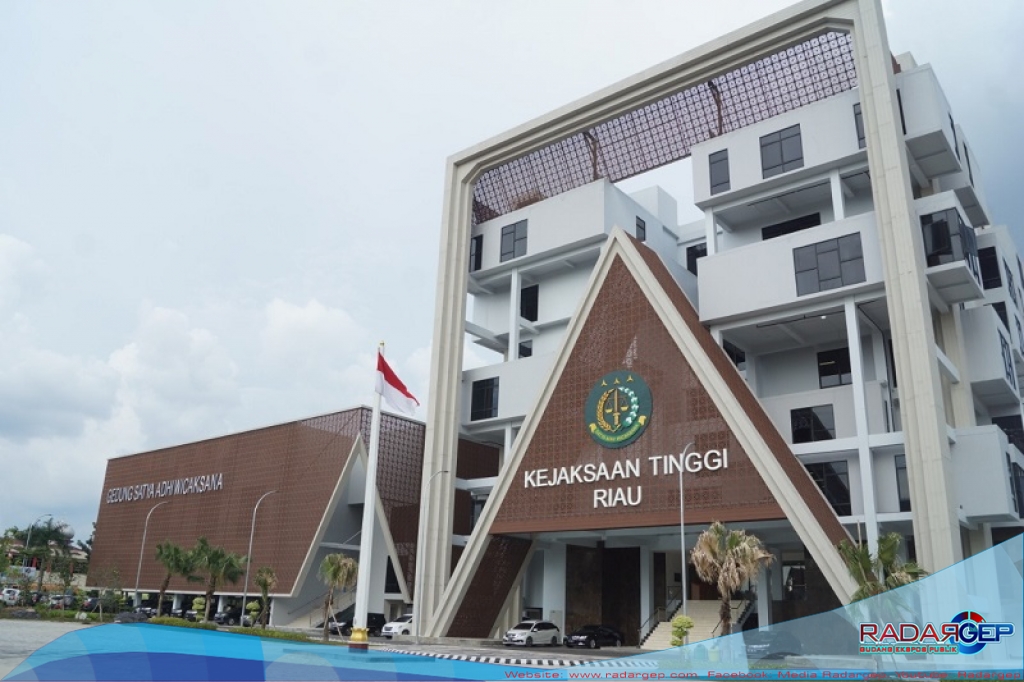 Kepala Kejaksaan Tinggi Riau Gelar Konferensi Pers Terkait Oknum Jaksa di Rohil